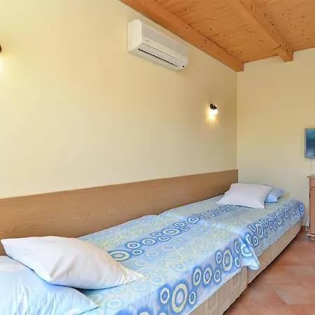 Apartment Fuer 4 Personen Ca 50 Qm In Rovinj, Istrien Istrische Riviera *